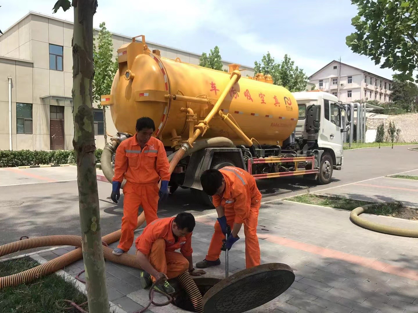 洞口化粪池清理与5-8吨吸粪车施工效率分析